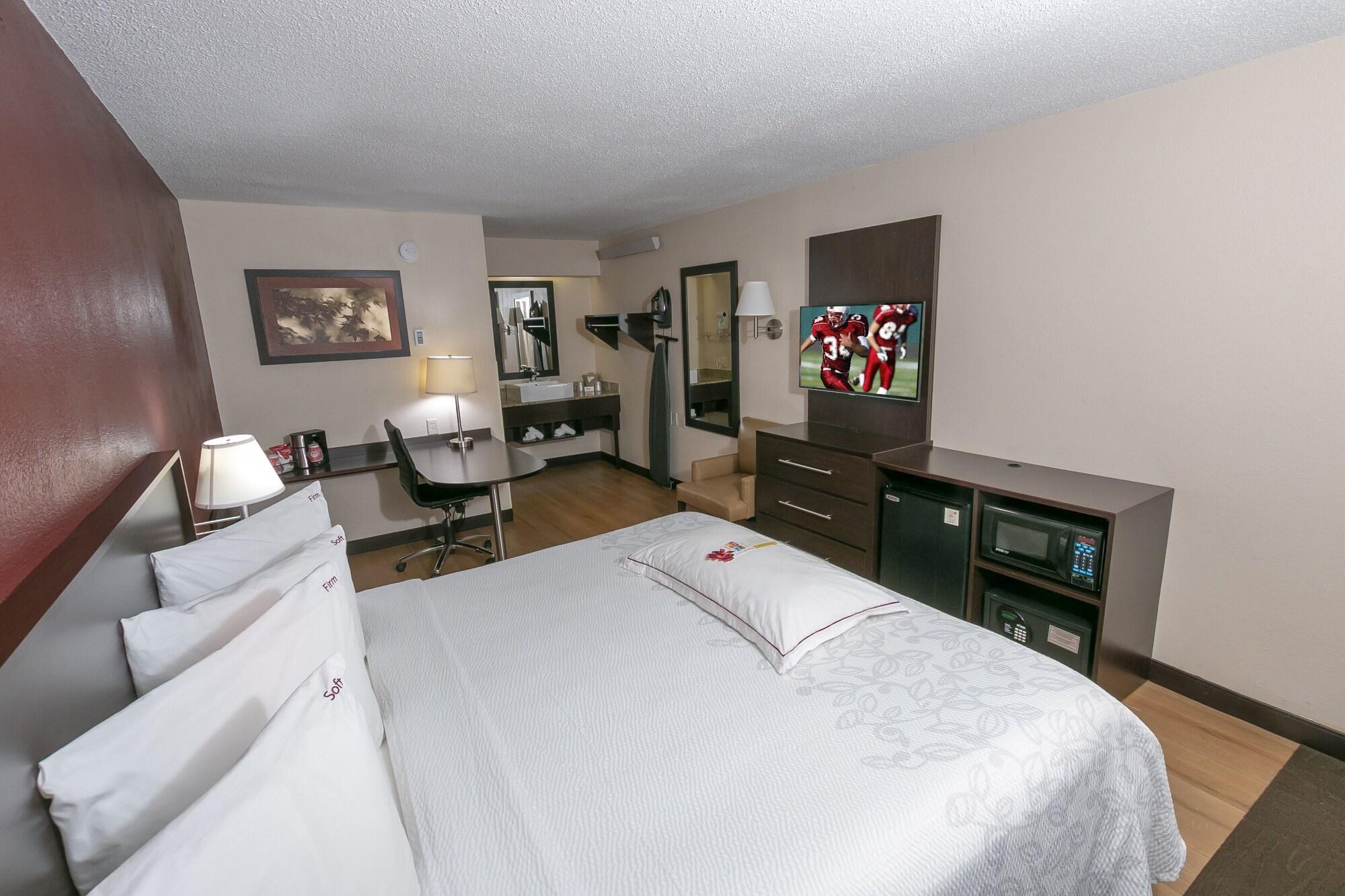 Red Roof Plus+ Pittsburgh South - Airport Hotel 3*