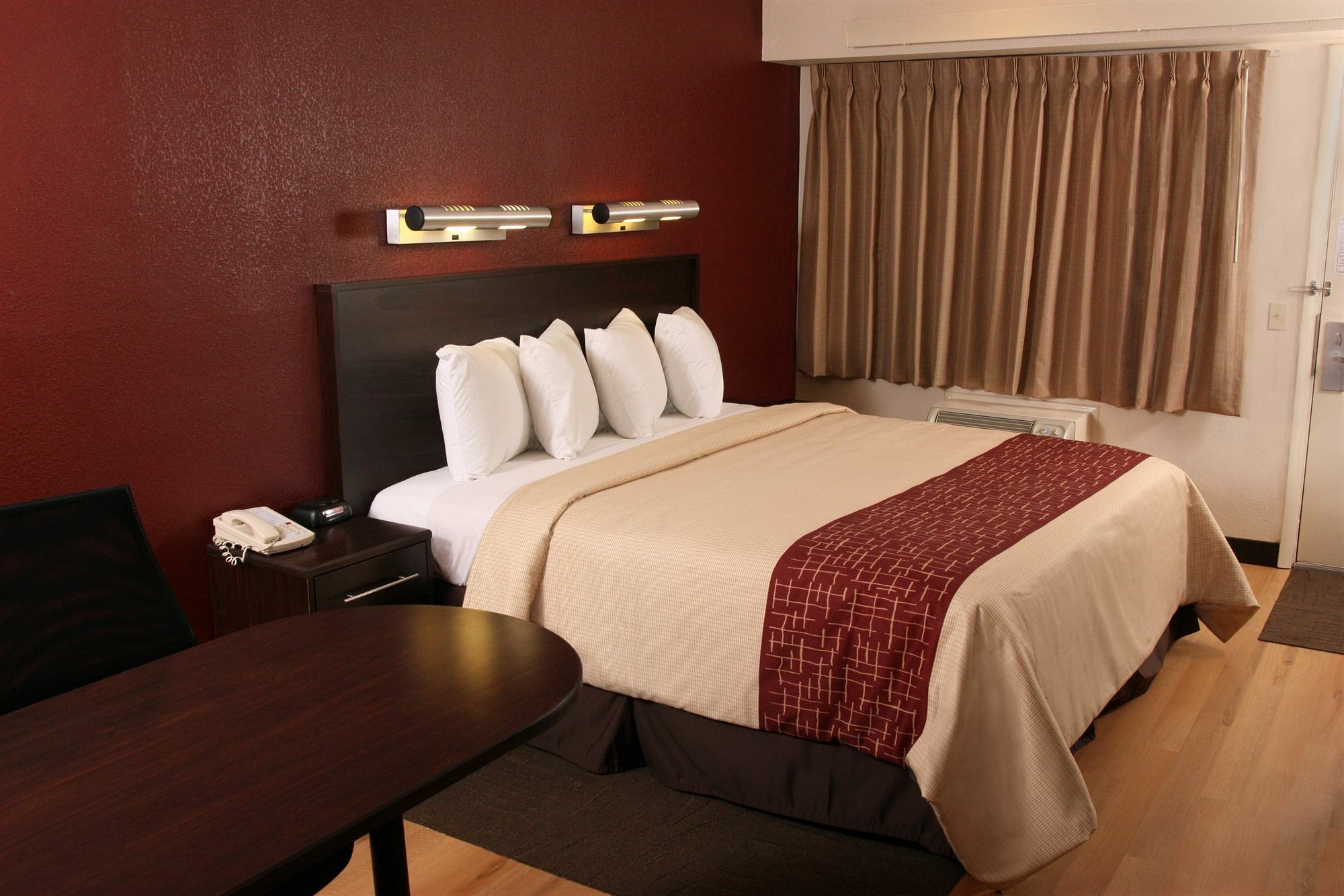 Hotel Red Roof Plus+ Pittsburgh South - Airport 3*